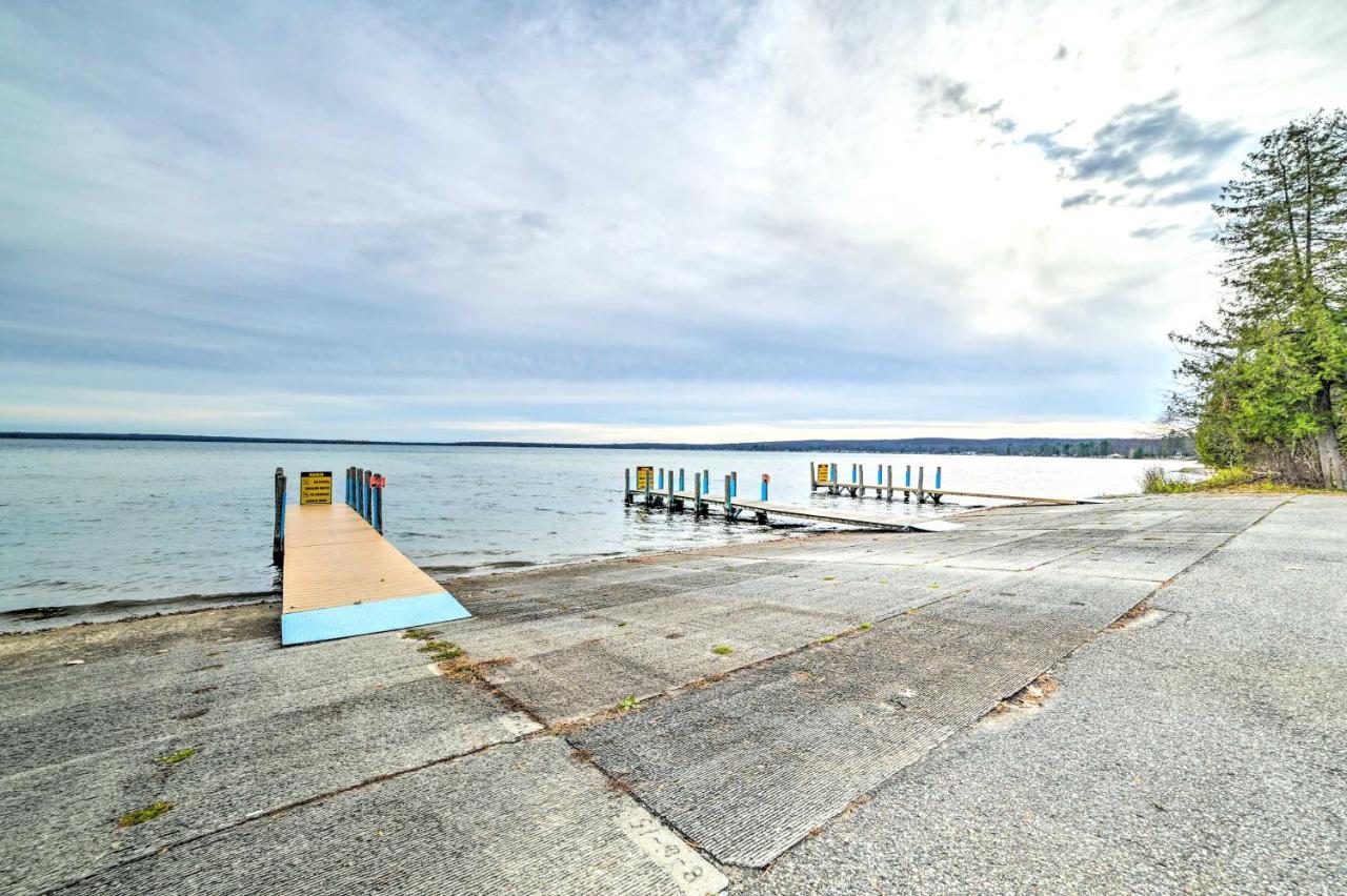 Higgins Lake Retreat - Hike, Swim, Relax! Roscommon Экстерьер фото
